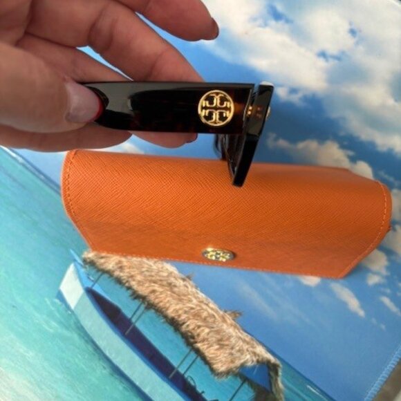 Tory Burch Sunglasses with case - Picture 3 of 4